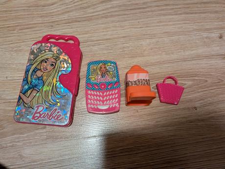 Doplnky k barbie,