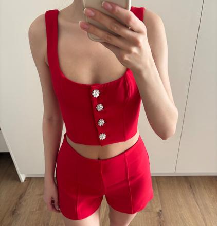 Červený komplet korzetového topu a bermúd s vysoký, zara,s