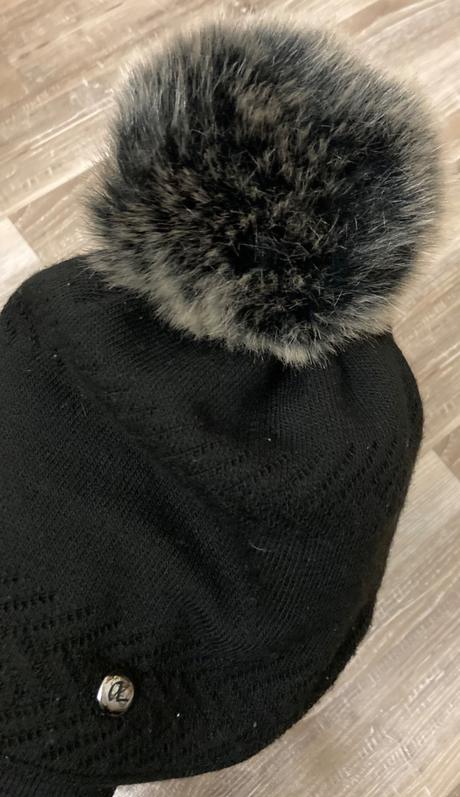 Dámska zimná čiapka s brmbolcom, 