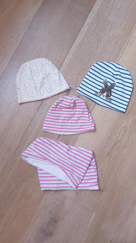 Set čiapok s nakrčnikom, 98