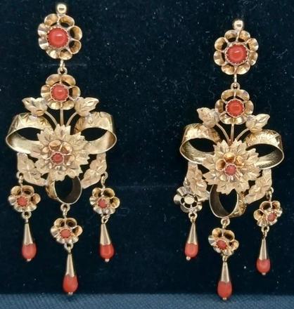 Starozitne nausnice koral a 18k zlato, 