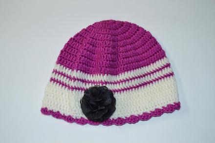Háčkovaná čiapočka s kvetom, 92