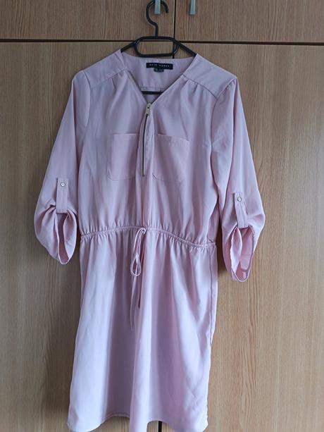 Ružové šaty, gate,m