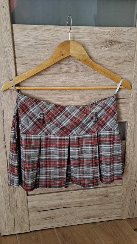 Karovana minisukna, 36