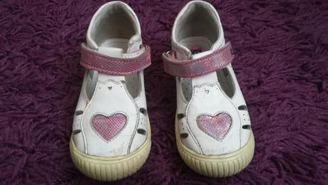 Sandálky, lasocki,23