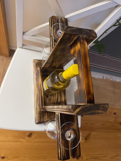 Stojan na víno a poháre,