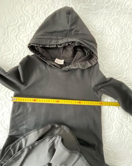 Moncler čierne šaty, 152