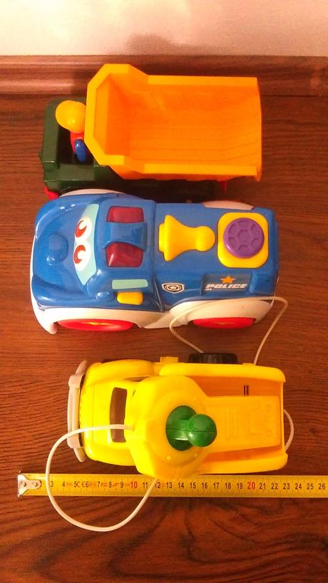 Dve autíčka,