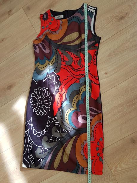 Pestrofarebné puzdrove saty.na bezne aj prílež. n., m