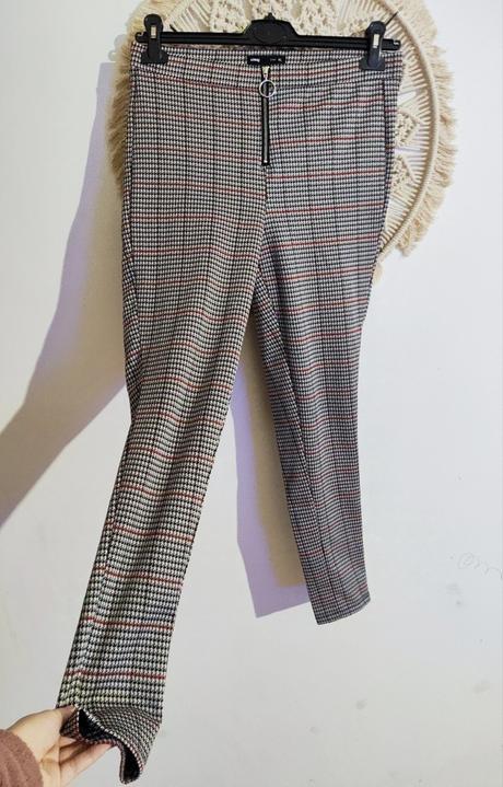 Obtiahnuté nohavice, sinsay,l