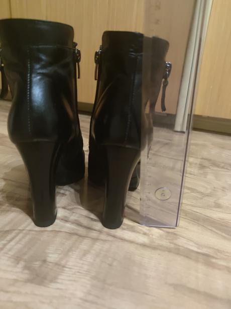 "motorkárske" kožené čižmičky veľkosti 35, lasocki,35