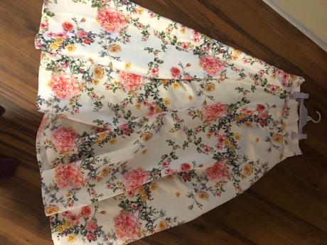 Spoločenská sukna, m