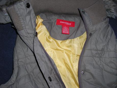 490. vesta s kapucňou, kenvelo,s