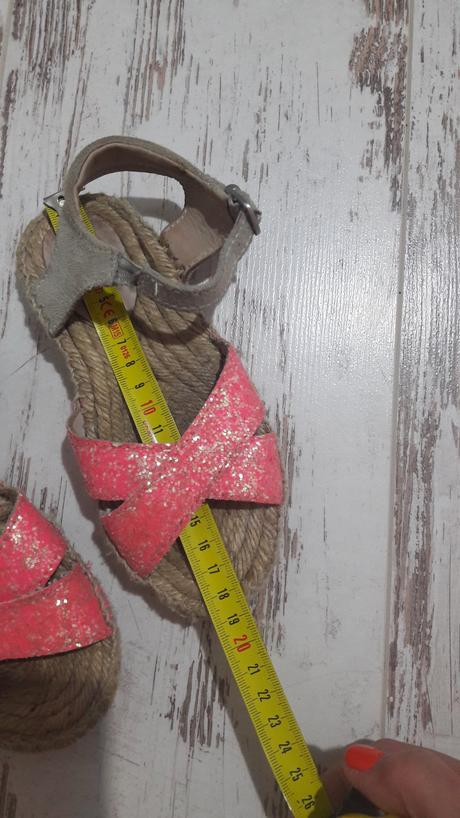 Sandalky, mayoral,28