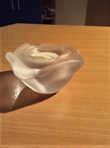 Svietnik z ľadového skla, 