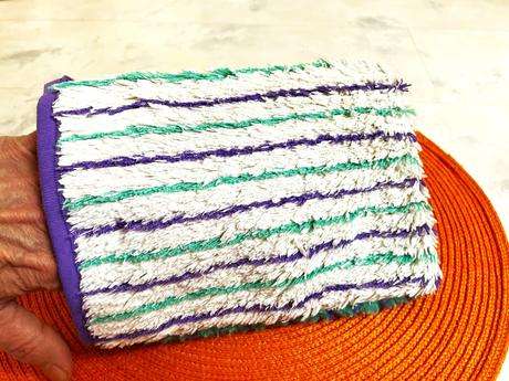 "zázračná " žinka na čistenie,