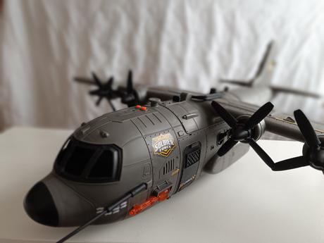 Lietadlo soldier force hercules,