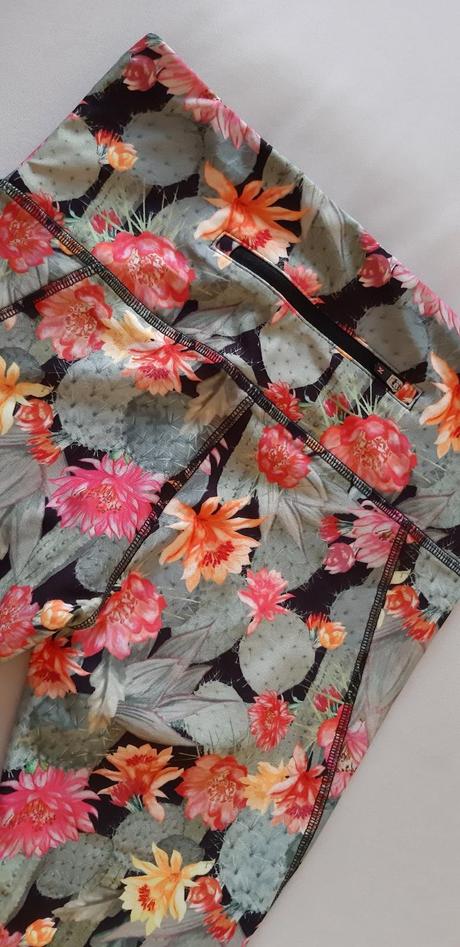 Kvetinové športové legíny, xs