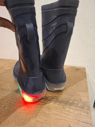 Gumáky 28 29 svietia, 28