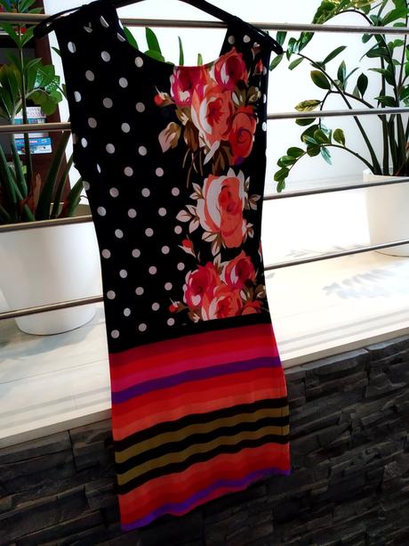 Predám dámske  elastické šaty, s