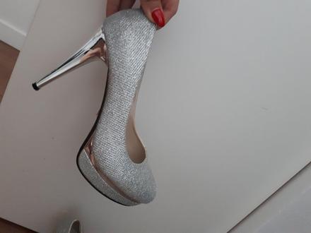 Strieborne lodicky, 38