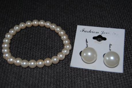 Náušnice a náramok, 