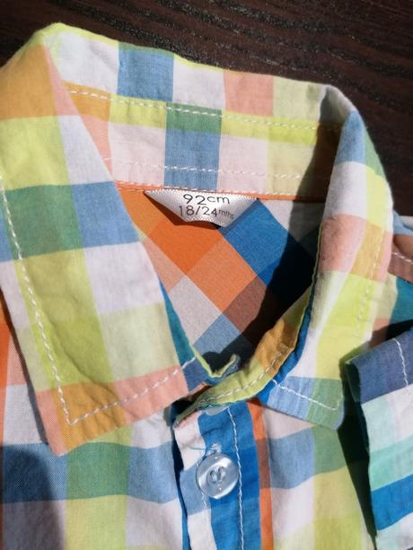 Oranzovkasta košeľa, 92