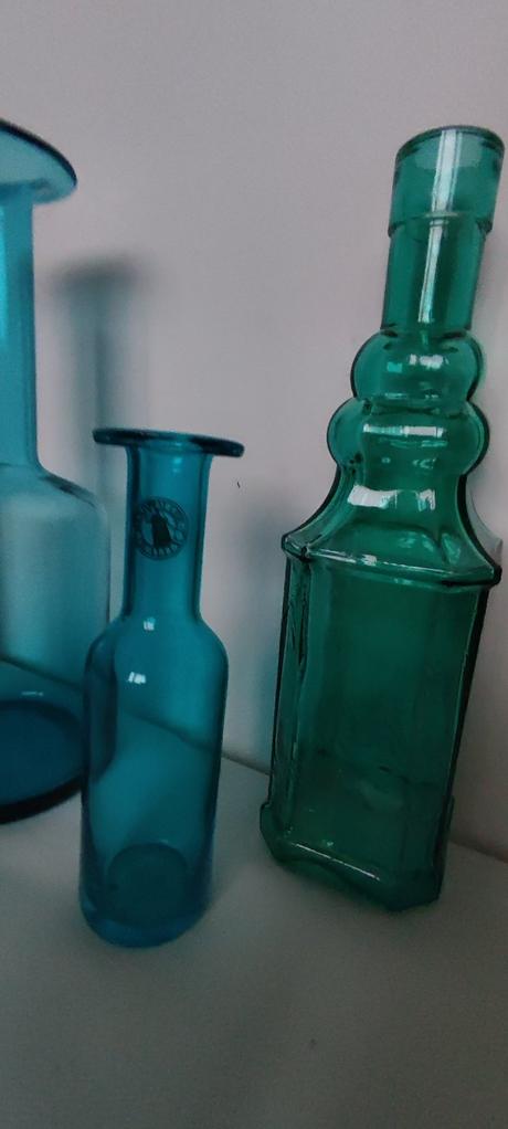 Sklenené farebné fľaše, 