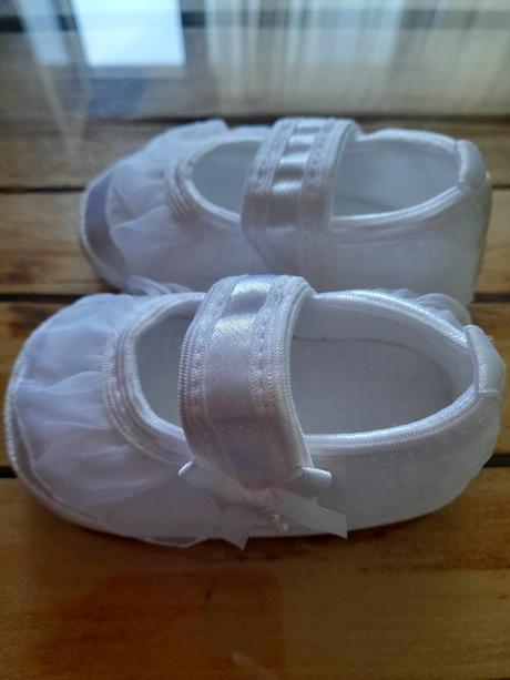 Saténové capačky (3-6m) nové, 19