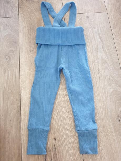 Rastuce nohavice, esito,86