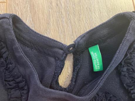 Cierne saty s vysivkou, benetton,104