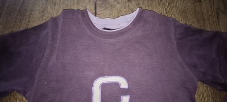 Tmavofialové tričko, 134