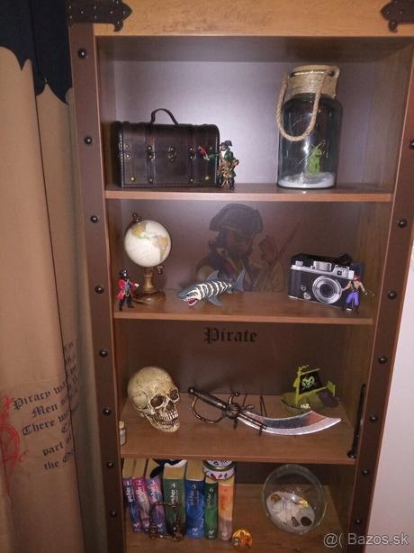 Knižnica black pirate cilek, 