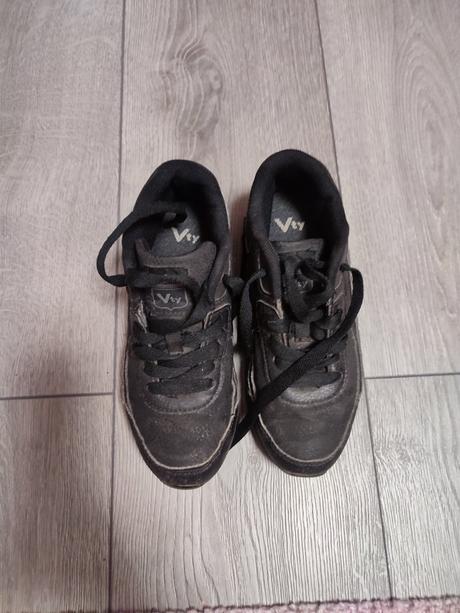 Botasky, deichmann,32