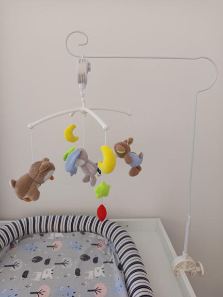 Dreveny prebalovaci pult pre babo s prislusenstvom,
