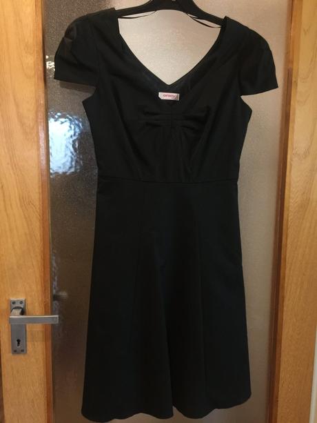 Elegantné čierne šaty s krátkymi rukávmi, orsay,36