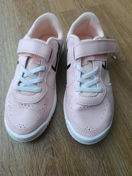 Dievcenske tenisky 33, 33