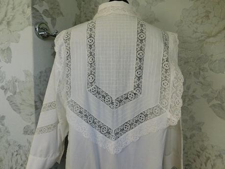 Velmi pekna vintage bluzka ku kroju, 42