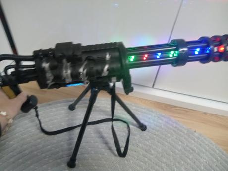 Guľomet svieti aj vydáva zvuk, 