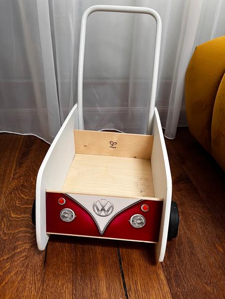 Hape - drevené chodítko - autobus t1 walker červen,