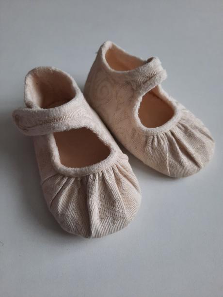 Luxusné capačky zn. escada, <17