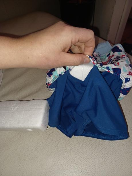 Plavky so záchrannou vestou spolu,