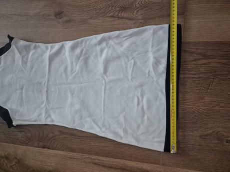 Luxusné šaty so zlatými gombíkmi, xs