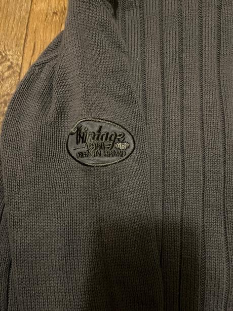 Sivý svetrík s kapucňou, cherokee,122