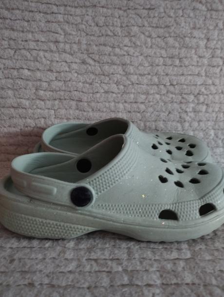 Predám kroksy s trblietkami a srdiečkami, 32