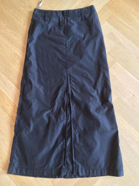 Attrativo dlhá čierna sukňa, s