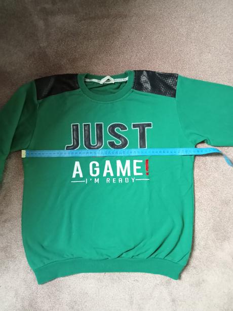 Veľmi pekná a kvalitná mikina kombinovaná s koženk, 152