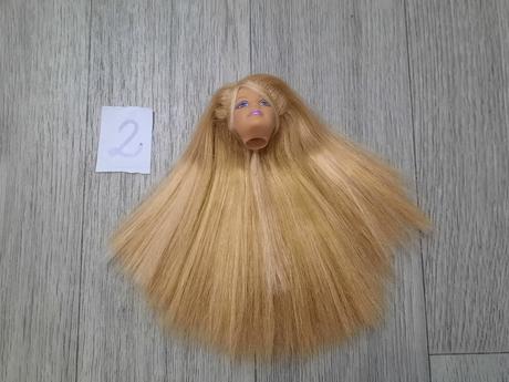 Hlavy barbie bez tela,