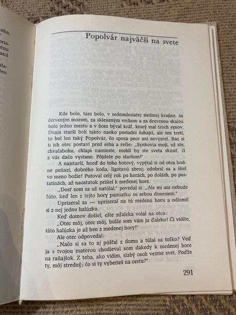 Krásna retro stará kniha rozprávok zakliata hora, 