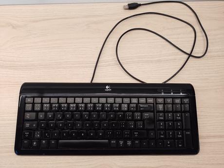 Klávesnica logitech,